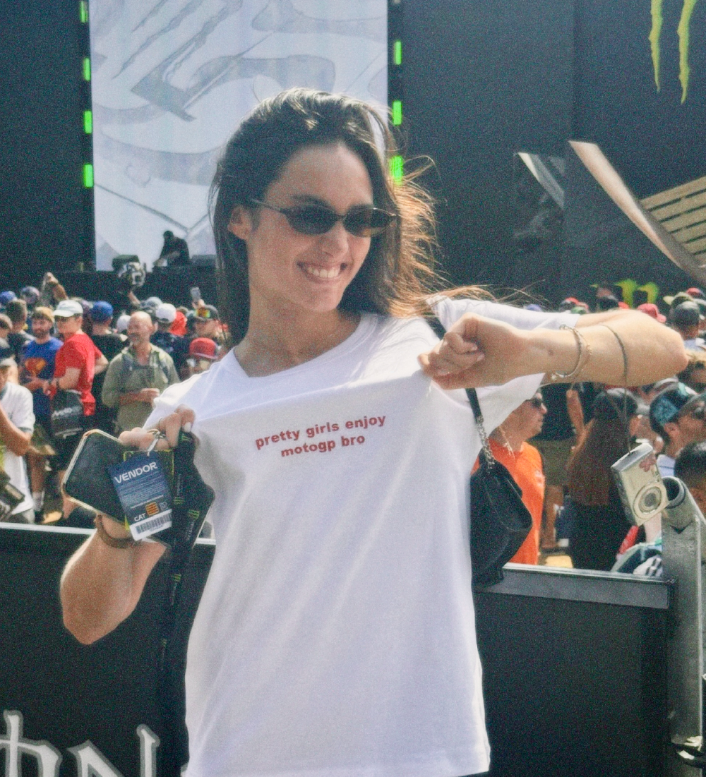 Camiseta --Pretty-Girls-Watch-Moto-GP-Brografic