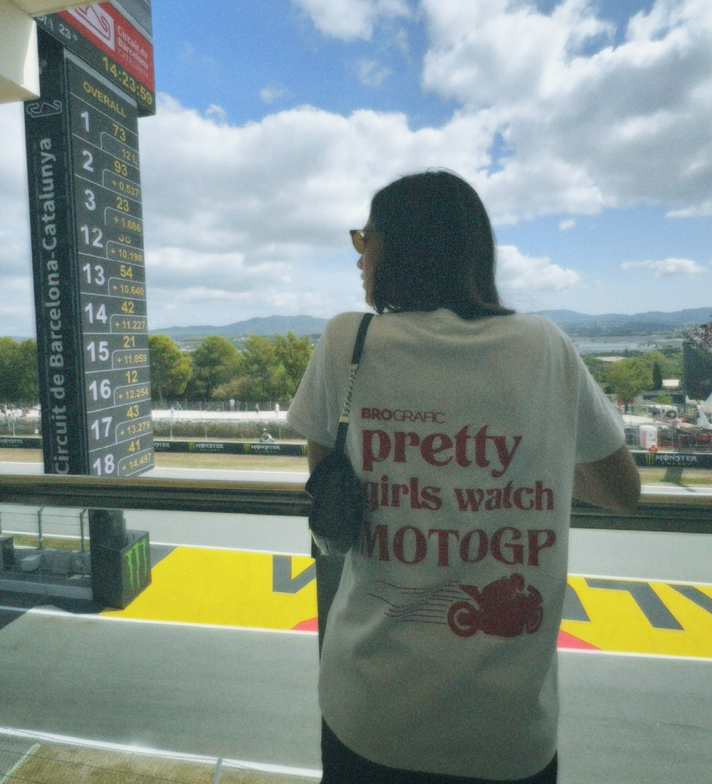 Camiseta --Pretty-Girls-Watch-Moto-GP-Brografic