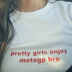 Crop Top--Pretty-Girls-Watch-Moto-GP-Brografic