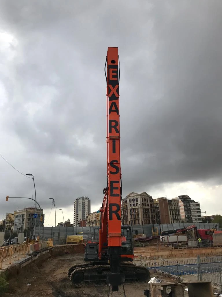 Excavadora Exariser con rotulación de Brografic